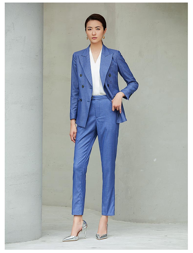 女士藍色條紋西服定制模特展示圖7