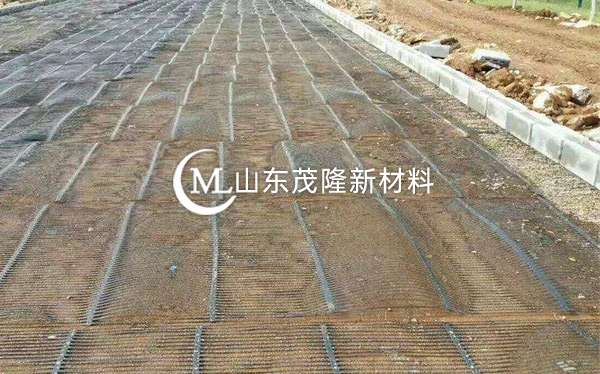 《三清高速》土工格柵、土工布施工