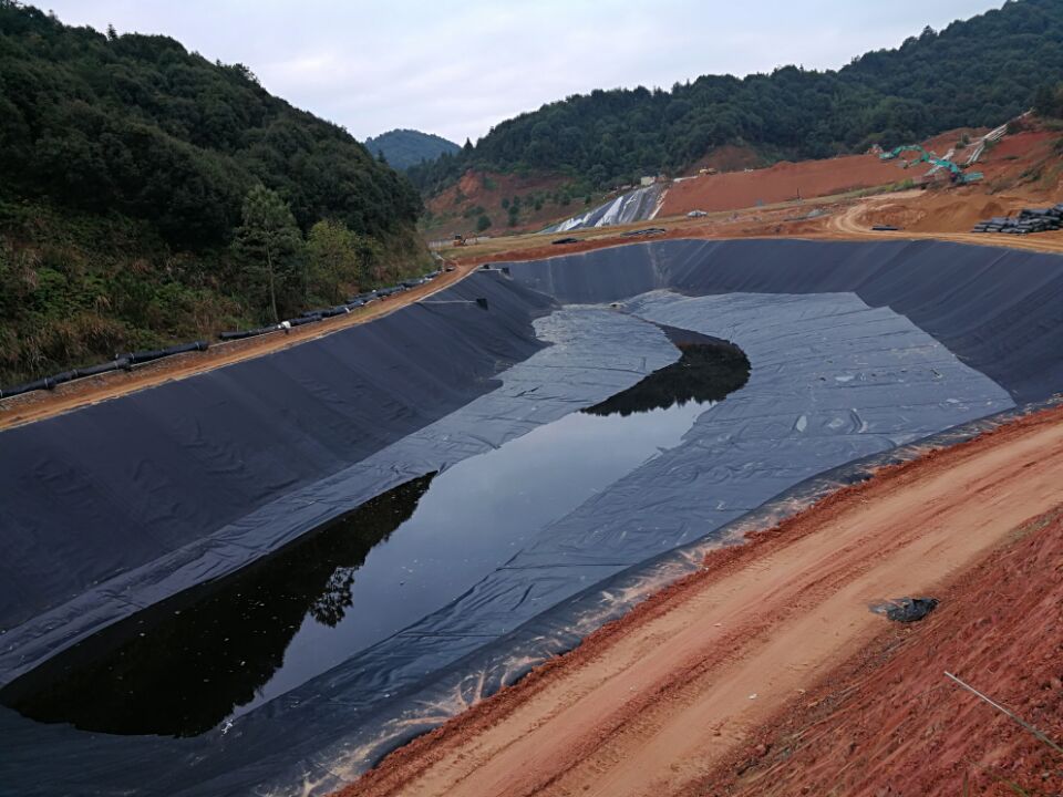 hdpe土工膜與兩布一膜哪個好