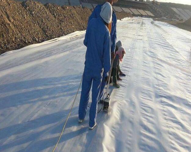 如何有效避免防滲膜出現 夾具效應