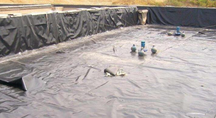 土產廠家認為土工膜使用在干旱的地區效