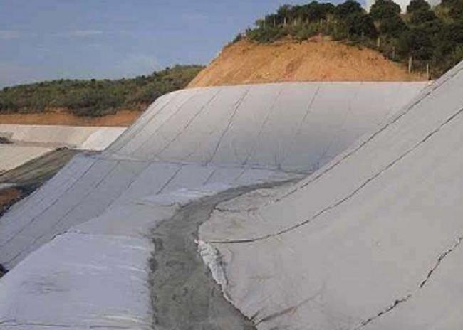 土工膜用于各類水渠防水的優點及缺點