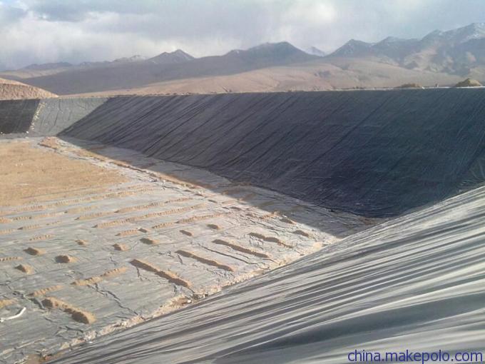 PE膜廠家告訴您固廢填埋使用HDPE土工膜施工應注意的事項