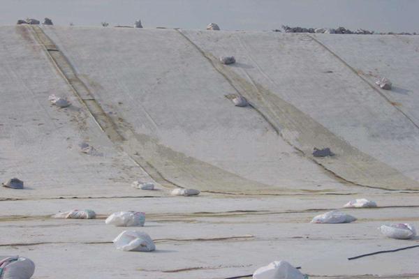 藕池土工膜鋪設需要注意什么？