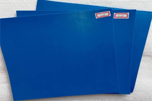 藍色和綠色的土工膜能使用多長時間？