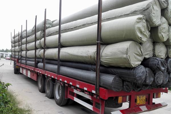土工膜應(yīng)該怎么運輸和裝卸呢？