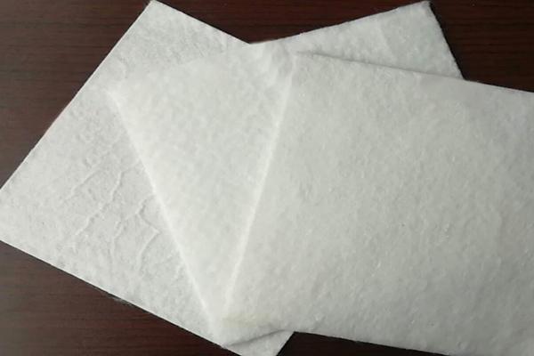 相比于毛氈灑水養生，復合土工膜養生有哪些優勢呢？