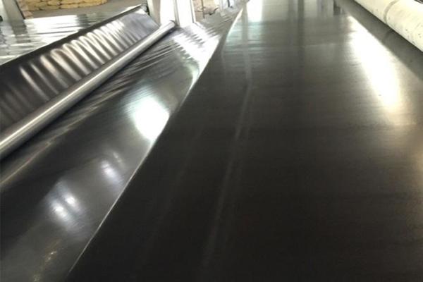 在選擇土工膜時要關(guān)注多方面