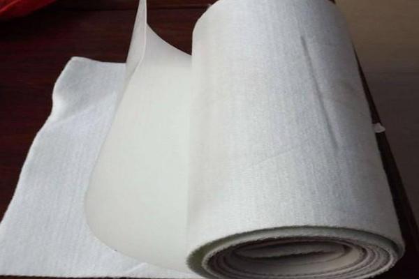 探秘復(fù)合土工膜的生產(chǎn)工藝  第5張