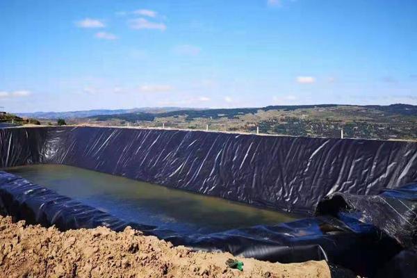 土工膜與水泥墻面粘結的施工技巧分享