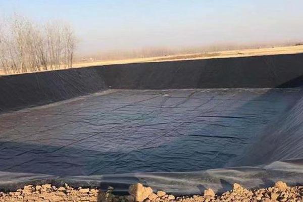 在水產養殖中怎么鋪設土工膜呢? 第3張