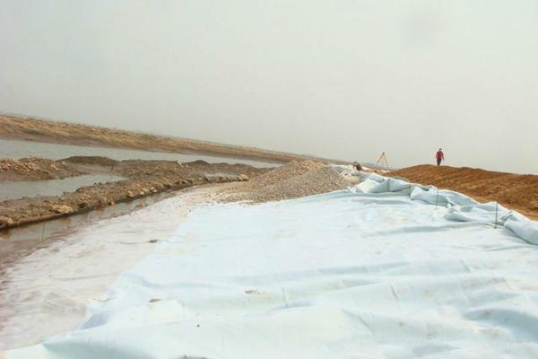 復合土工膜對施工環境的要求以及在冬季施工的注意事項有哪些呢？  第2張