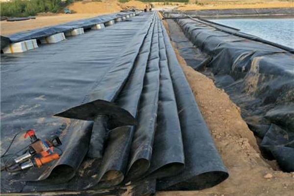 土工膜在冬季施工時(shí)的注意事項(xiàng)  第2張
