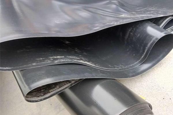 防滲膜漏水怎樣修補(bǔ)最好 第2張