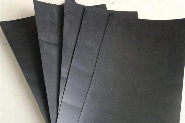 防滲土工膜與三布五涂的區別