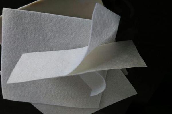 復合土工膜和sbs哪個耐曬性好