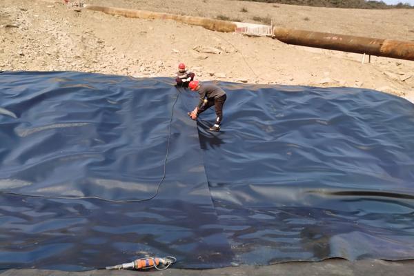 土工膜鋪設后要不要蓋土保護